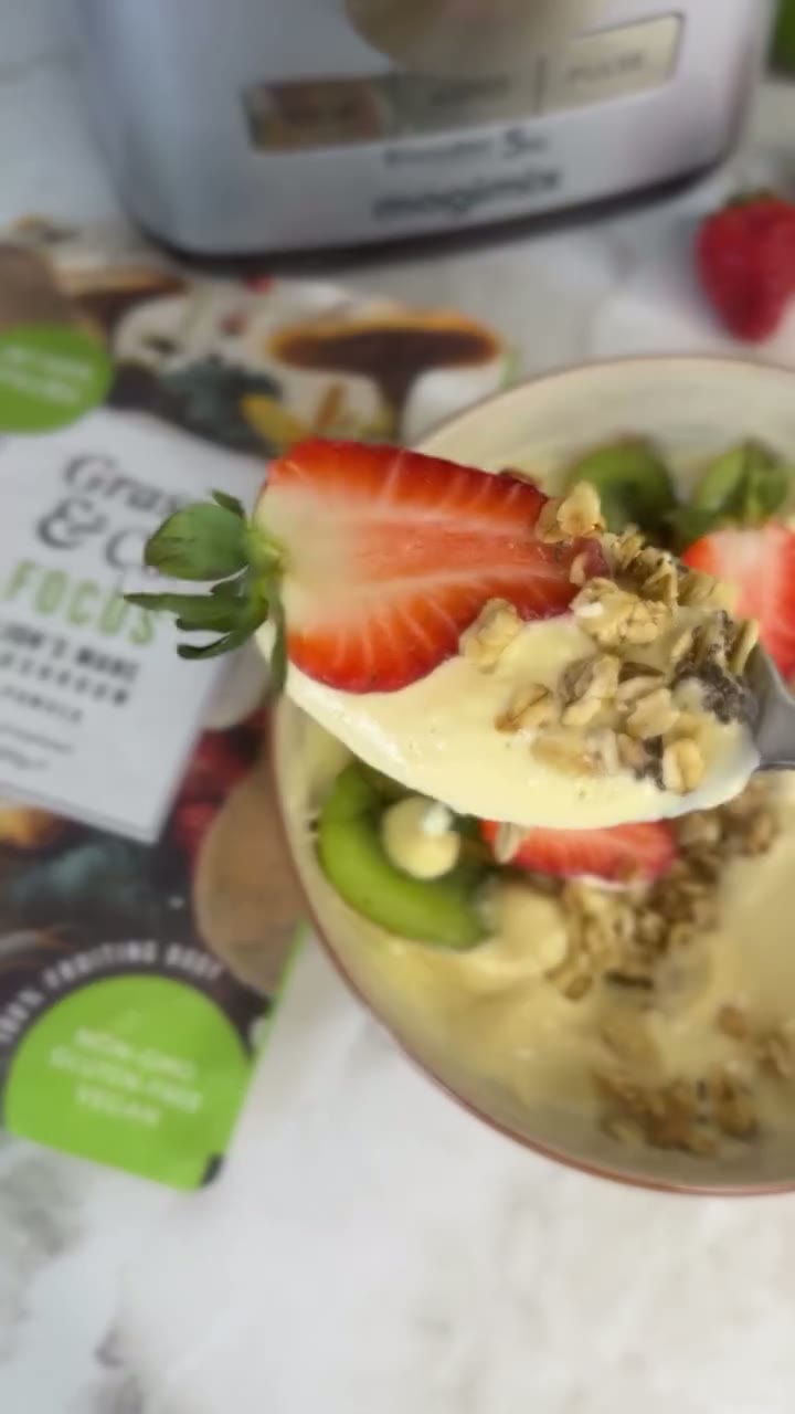 Sunshine smoothie bowl