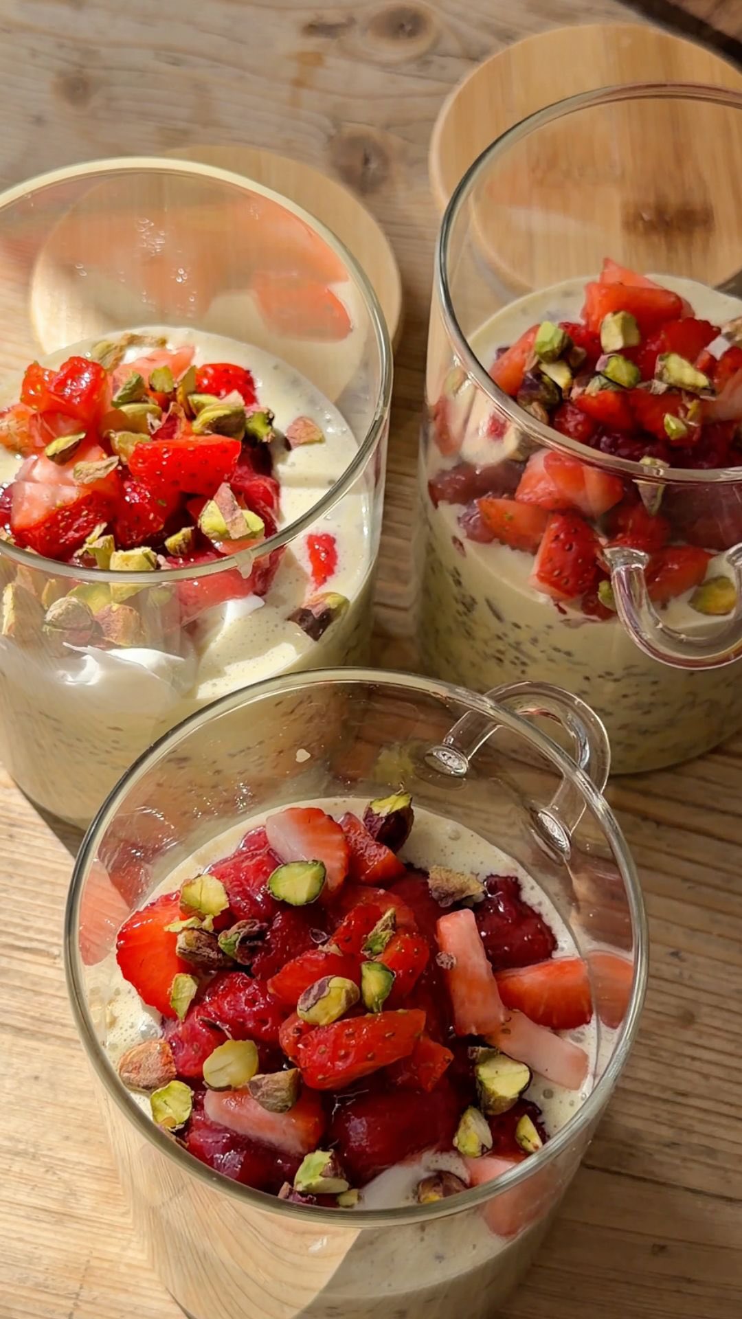 Pistachio and strawberry overnight oats